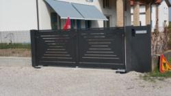 035-cancello in acciaio verniciato nero con disegno laser 
