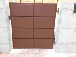 032-cancello pedonale in acciaio verniciato marrone modello a cubotti